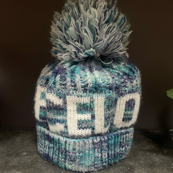 Barcelona Hat Toque pom-pom Robin Rooth NY From Pets-free, Smoke-free,mould-free - Picture 4 of 8